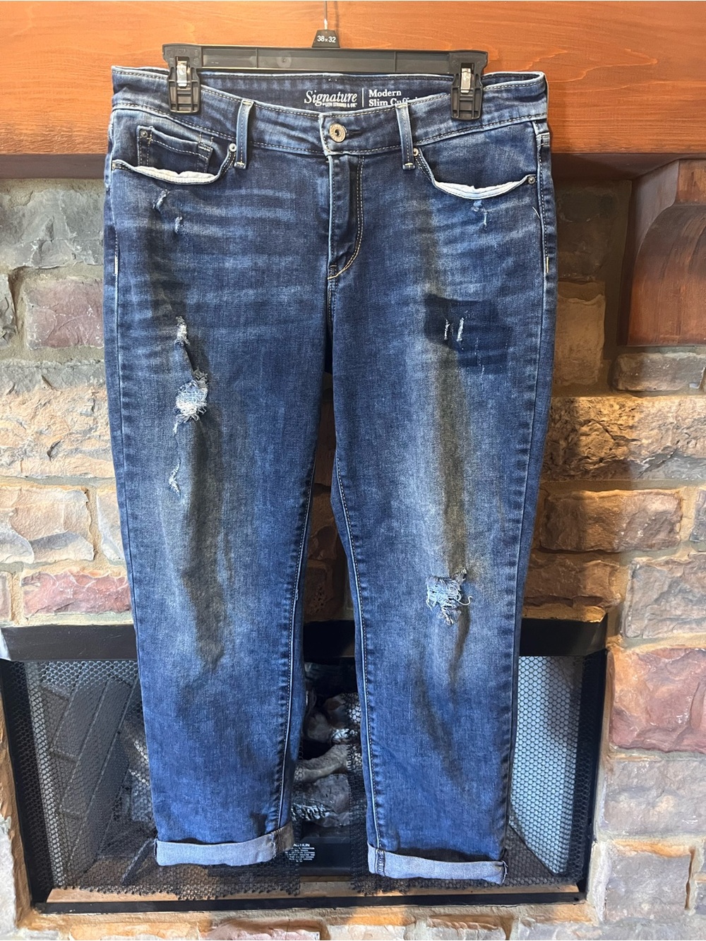 Levi's Distressed Dark Blue Boyfriend Jeans size 8 slim cuff inseam 26 in